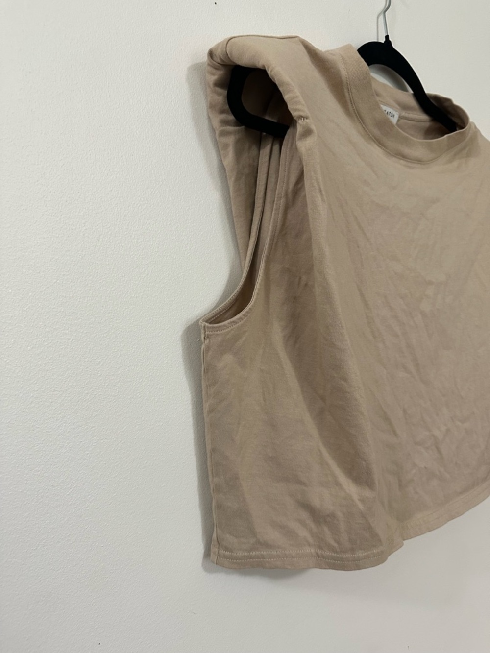 Aritzia BABATON Beige Tan Cotton Jersey Shoulder Pad Cropped T-Shirt Sz Medium - Picture 5 of 9